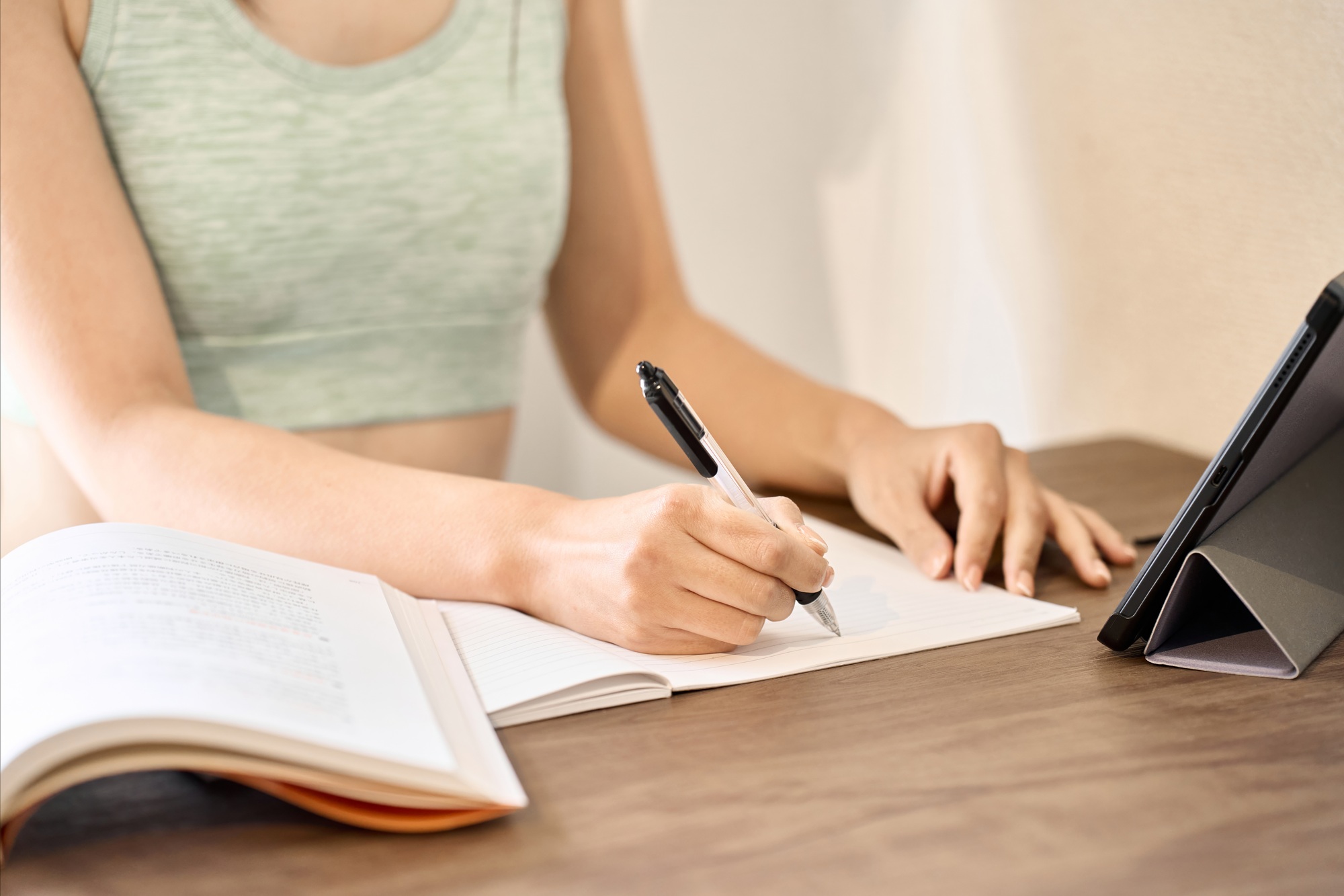 Hands of a female trainer studying training