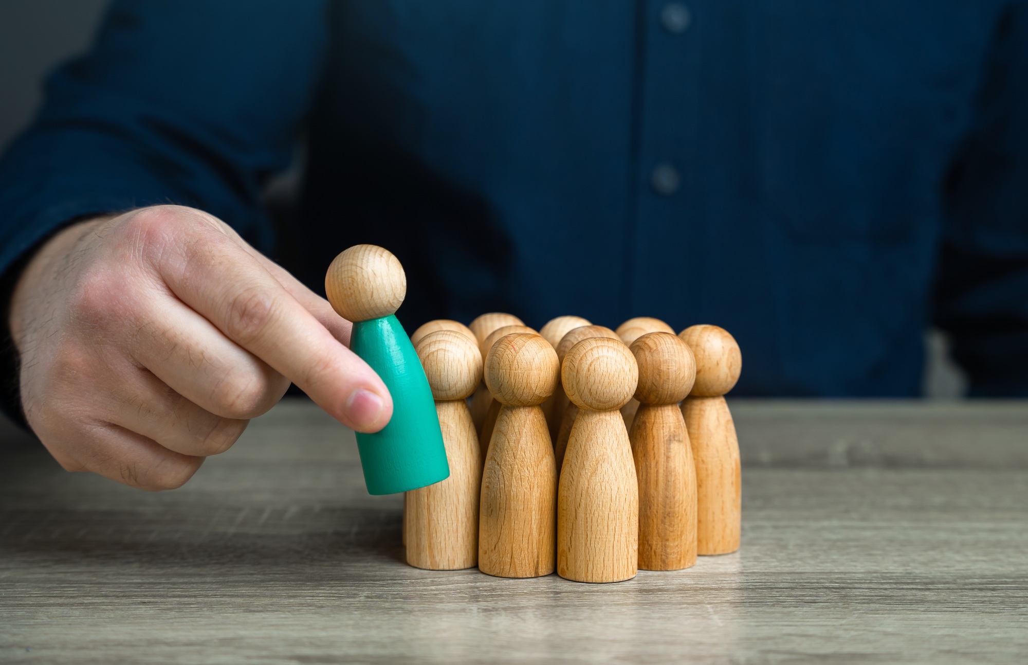 Hire a new employee. Integration of new members. Found a community.
