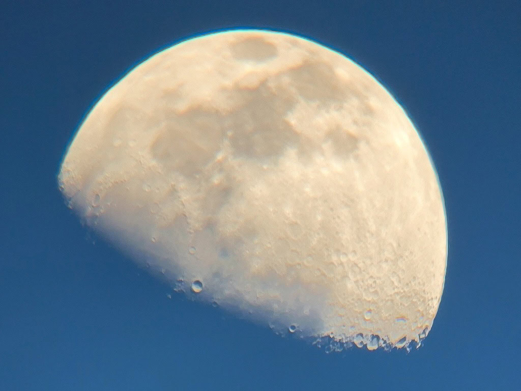 OPPO Find X8 Pro Moon through telescope