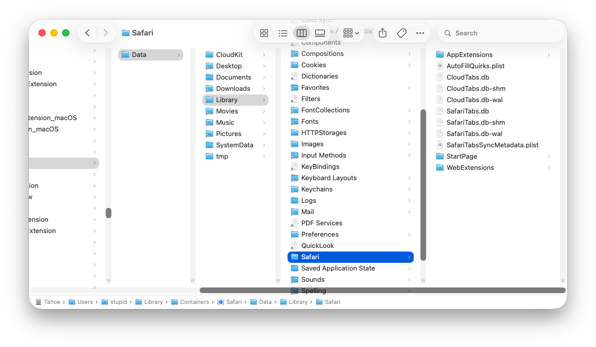 macOS 26.3 Finder column view with scrollbars